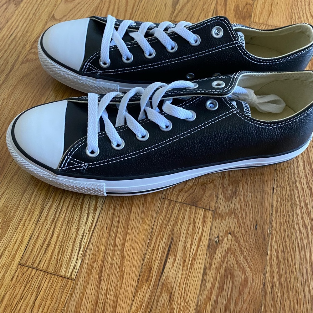 Clean, never worn - Picture 2 of 3